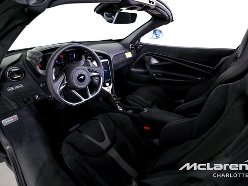 Used 2026 McLaren 750S Spider RWD image 14