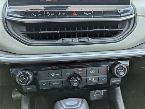 Used 2025 Jeep Compass Limited AWD/4WD image 19