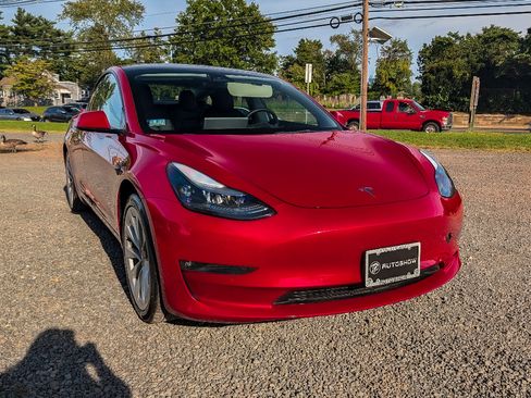 Used 2022 Tesla Model 3 Long Range AWD/4WD image 3
