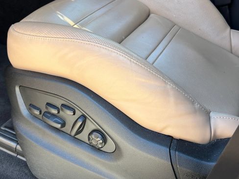 Certified 2024 Porsche Cayenne Coupe AWD/4WD image 32