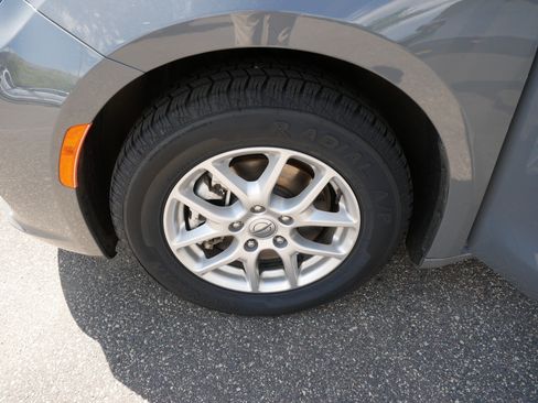 Used 2022 Chrysler Pacifica Touring-L FWD image 15