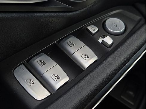 Used 2025 BMW M340i xDrive image 18