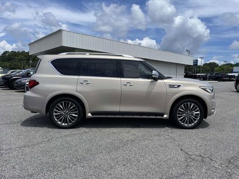 Used 2018 INFINITI QX80 2WD w/ Deluxe Technology Package image 2