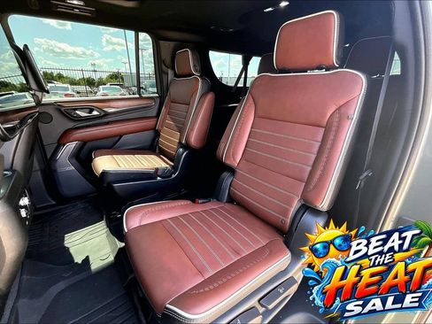 Used 2023 GMC Yukon XL Denali Ultimate AWD/4WD image 32