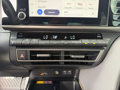 Used 2025 Toyota Camry SE FWD image 22