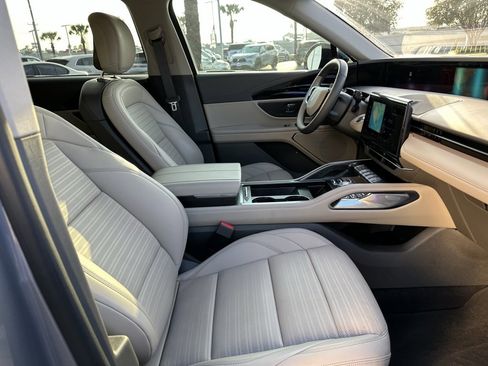 Used 2024 Lincoln Nautilus Reserve image 22