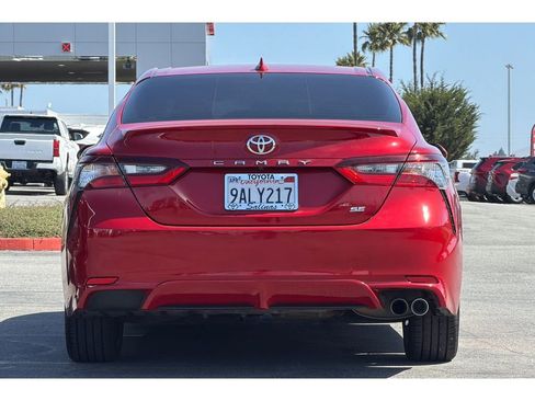 Used 2022 Toyota Camry SE FWD image 5