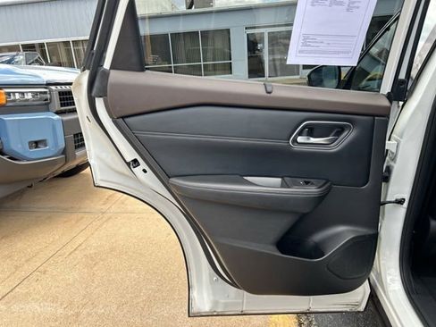 Used 2021 Nissan Rogue SL AWD/4WD image 18