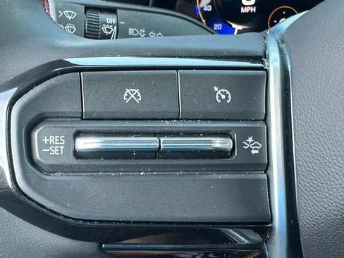 Used 2026 Chevrolet Colorado Z71 w/ Technology Package AWD/4WD image 19