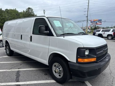 Used 2017 Chevrolet Express 2500 Extended RWD image 4
