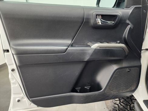 Used 2019 Toyota Tacoma Limited image 37