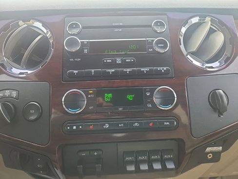 Used 2010 Ford F250 Lariat image 15