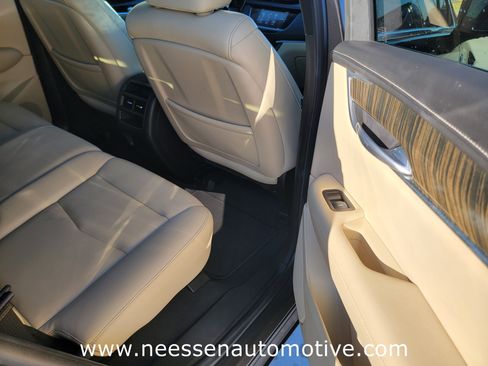 Used 2019 Cadillac XT5 FWD image 11