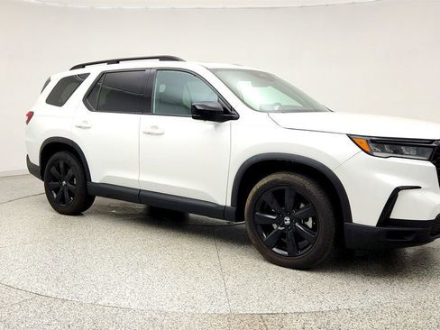 Used 2025 Honda Pilot Black Edition image 3