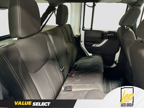 Used 2015 Jeep Wrangler Unlimited Sahara AWD/4WD image 26