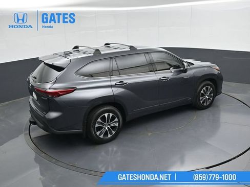 Used 2020 Toyota Highlander XLE AWD/4WD image 48