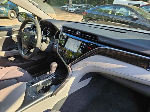 Used 2018 Toyota Camry LE image 43