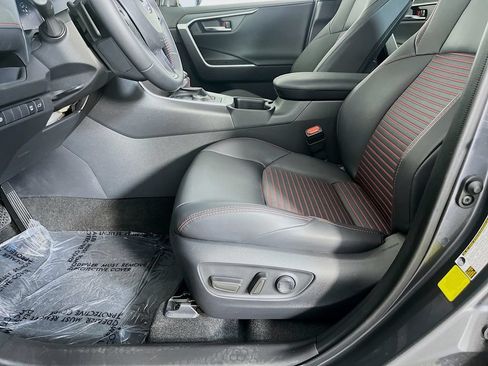 Used 2025 Toyota RAV4 XSE AWD/4WD image 29