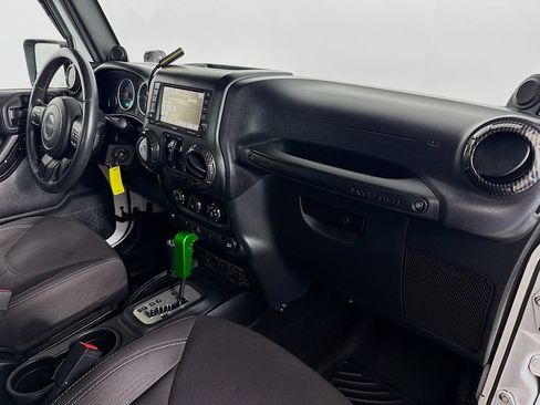 Used 2014 Jeep Wrangler Unlimited Sahara AWD/4WD image 29