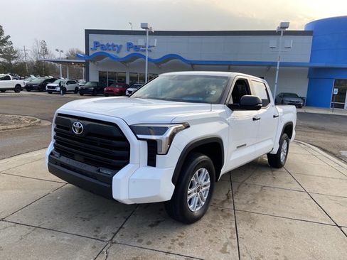 Used 2024 Toyota Tundra SR5 w/ SR5 Convenience Package image 4