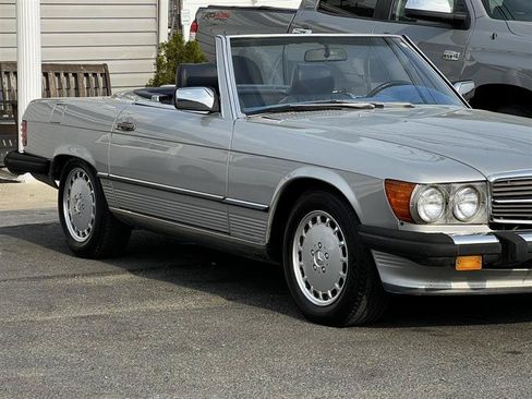 Used 1987 Mercedes-Benz 560 SL image 11