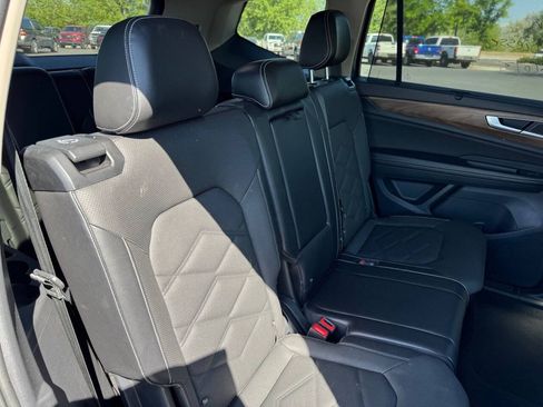 Used 2024 Volkswagen Atlas SE AWD/4WD image 14