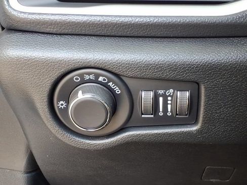 New 2027 Chrysler Pacifica Select FWD image 21