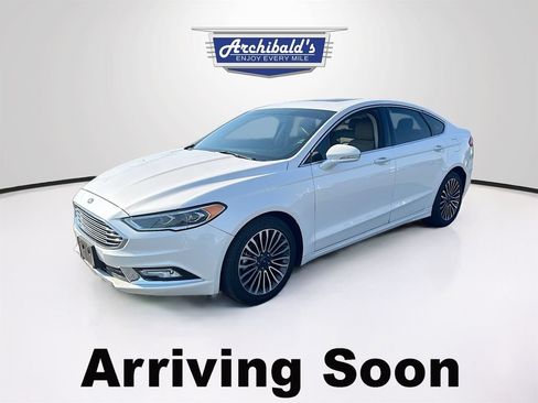 Used 2017 Ford Fusion SE w/ Fusion SE Technology Package AWD/4WD image 2