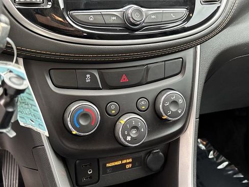 Used 2021 Chevrolet Trax LT image 19