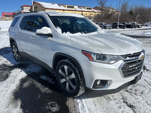 Used 2018 Chevrolet Traverse LT image 3