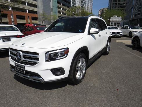 Used 2022 Mercedes-Benz GLB 250 4MATIC w/ Premium Package Lite image 1