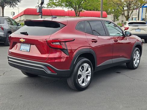 Certified 2024 Chevrolet Trax LS FWD image 9