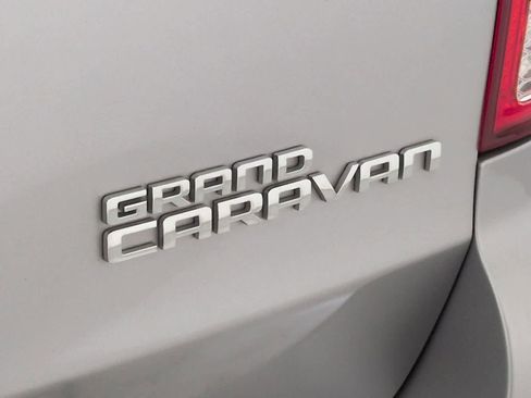 Used 2019 Dodge Grand Caravan SXT w/ Driver Convenience Group image 12