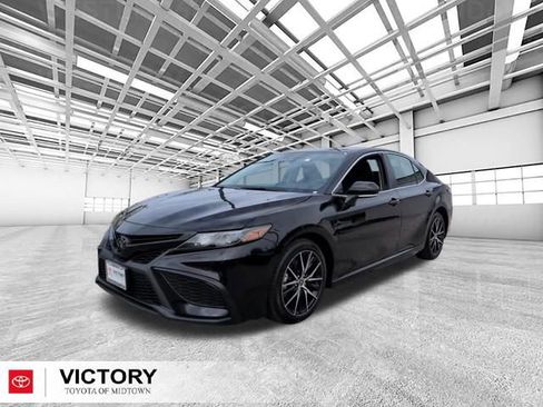 Used 2023 Toyota Camry SE image 7