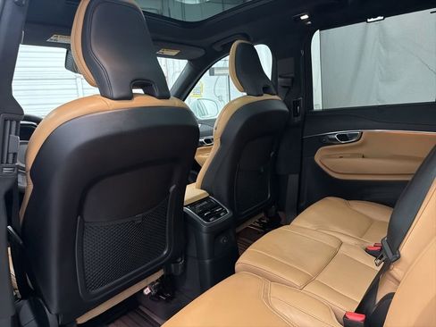 Used 2023 Volvo XC90 T8 Ultimate w/ Lounge Package AWD/4WD image 18