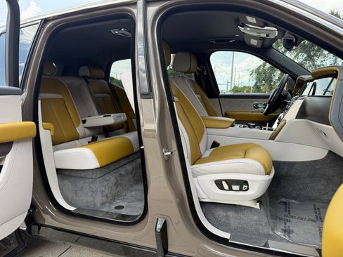 Used 2025 Rolls-Royce Cullinan AWD/4WD image 29