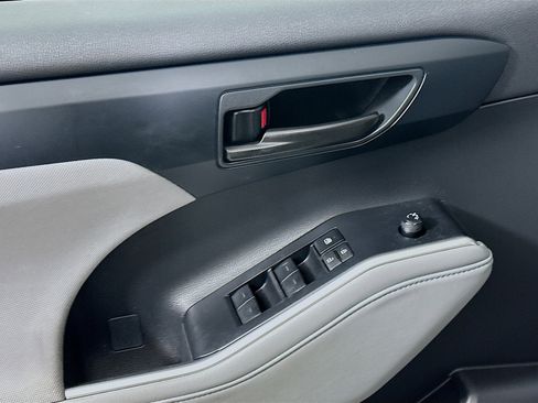 Used 2024 Toyota Highlander LE image 15