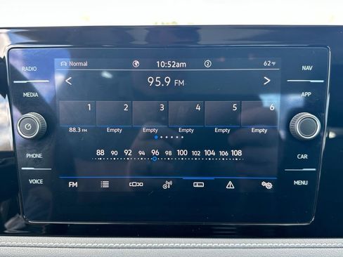 Used 2025 Volkswagen Jetta SEL FWD image 23