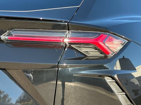 Used 2022 Lamborghini Urus image 14