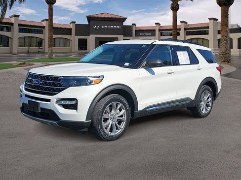 Used 2021 Ford Explorer XLT w/ Equipment Group 202A AWD/4WD image 4