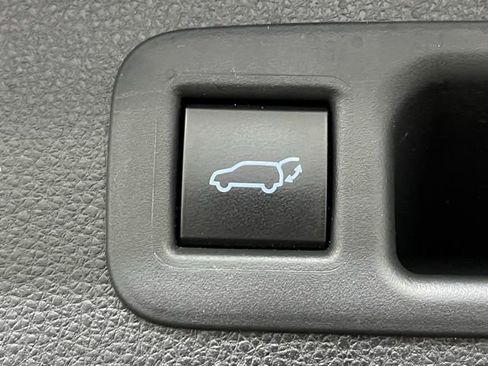 Used 2022 Toyota Highlander XLE AWD/4WD image 15