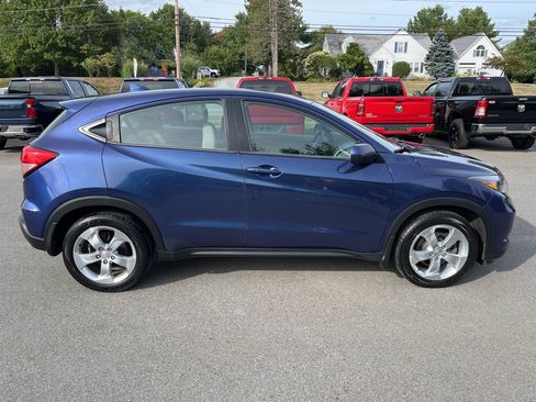 Used 2016 Honda HR-V LX image 2