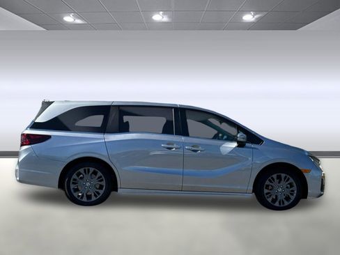 New 2026 Honda Odyssey Touring image 7