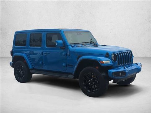 Used 2022 Jeep Wrangler Unlimited Sahara AWD/4WD image 3