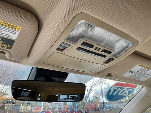 Used 2017 Toyota Highlander XLE image 18