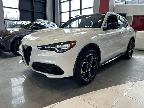 Used 2024 Alfa Romeo Stelvio Veloce image 4