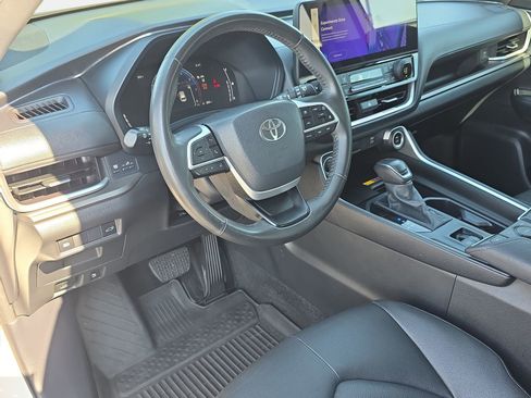 Used 2024 Toyota Grand Highlander FWD image 17