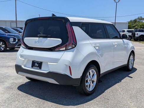 Used 2023 Kia Soul LX w/ Option Group 015 FWD image 5