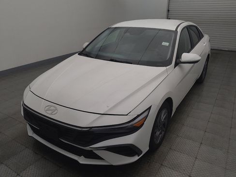 Used 2024 Hyundai Elantra SEL FWD image 15
