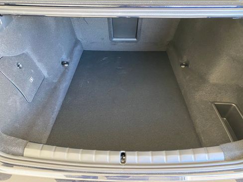 New 2026 BMW 750e xDrive w/ Premium Package image 31